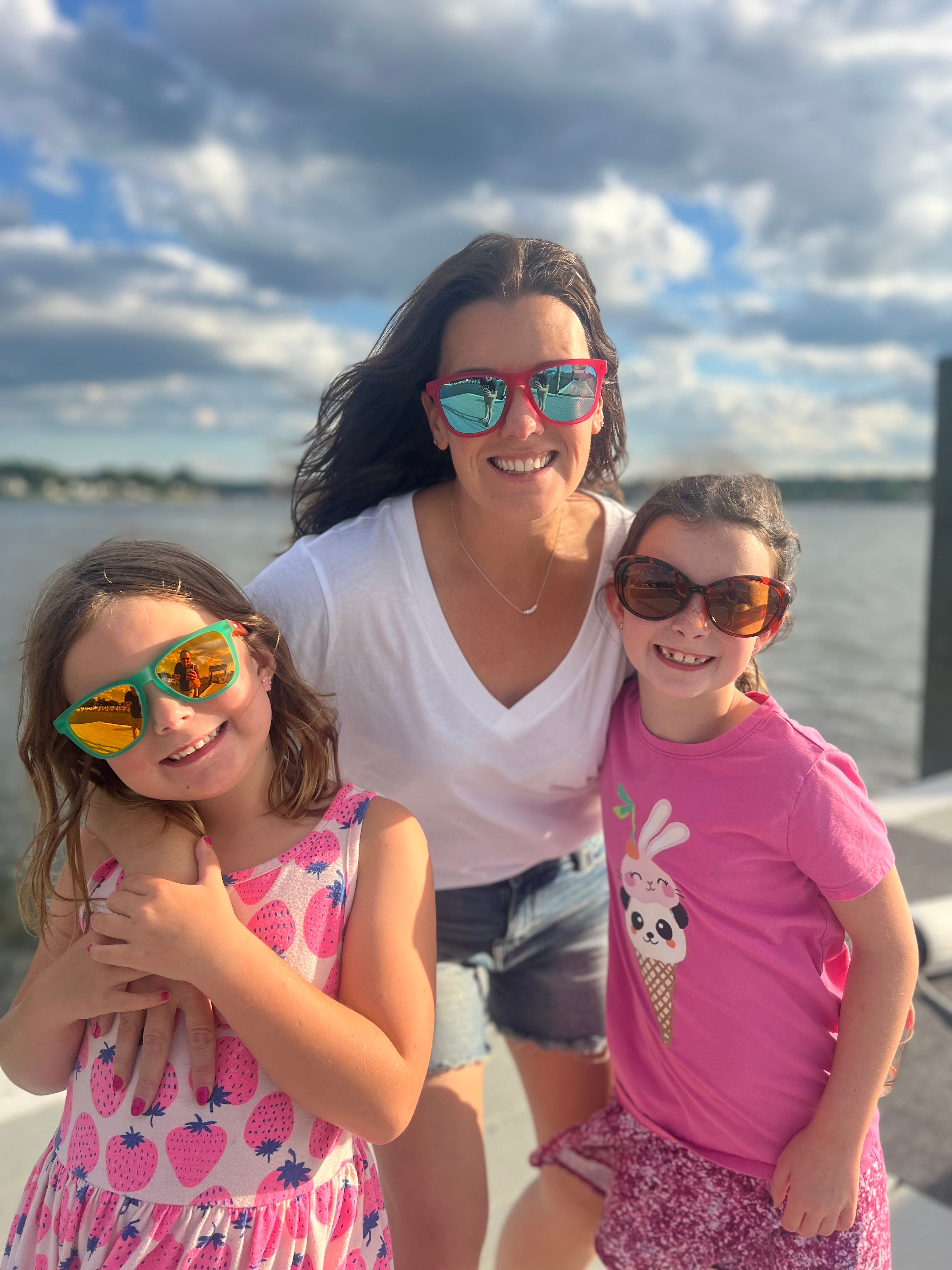 Mary Beth Ferrante with her two daughters